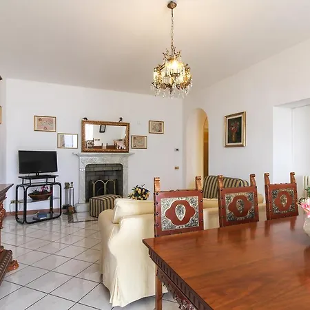 Apartament A Terrace For Daydreaming Near Como Moltrasio